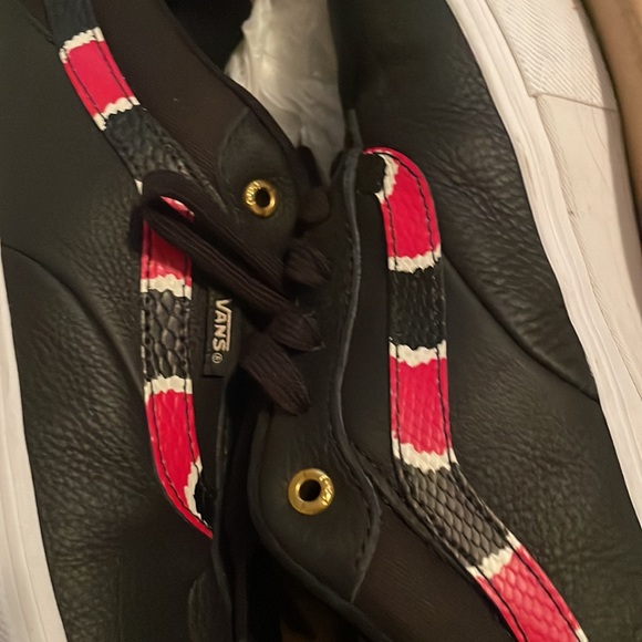 Men’s Vans in Good Condition - Picture 2 of 3